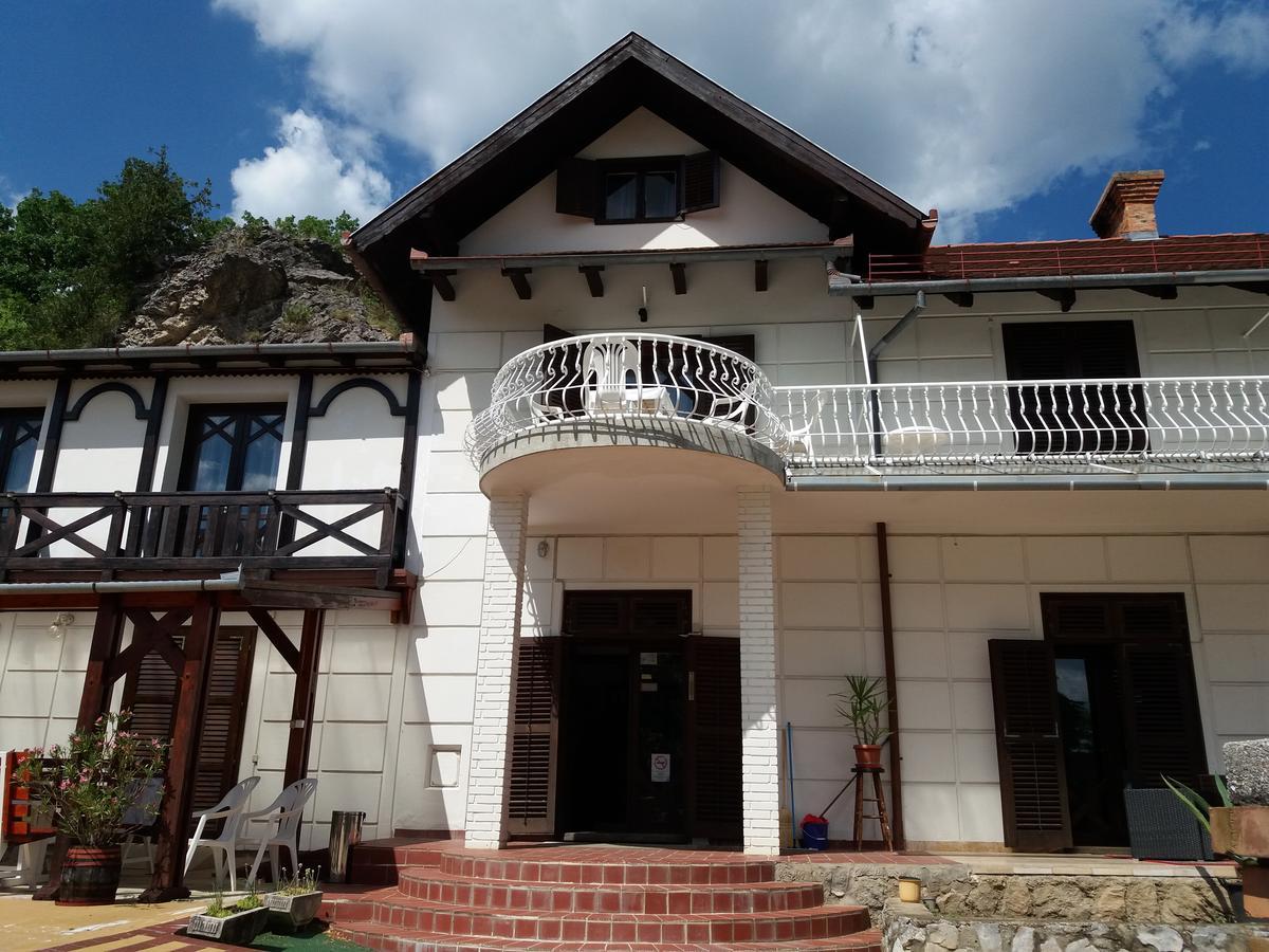 Valcsics Villa Panzio Pětikostelí Exteriér fotografie